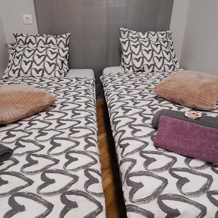 6-Pack Apartment In The Party District بودابست المظهر الخارجي الصورة