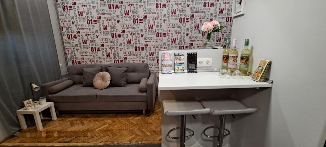 6-Pack Apartment In The Party District بودابست المظهر الخارجي الصورة
