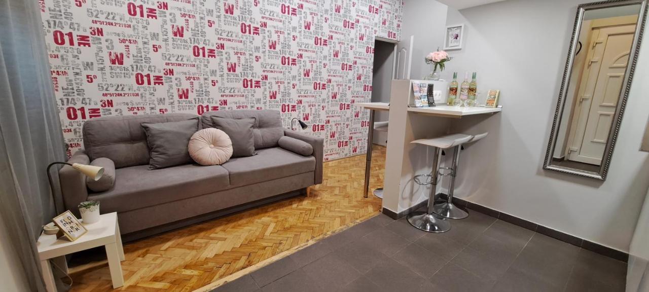 6-Pack Apartment In The Party District بودابست المظهر الخارجي الصورة