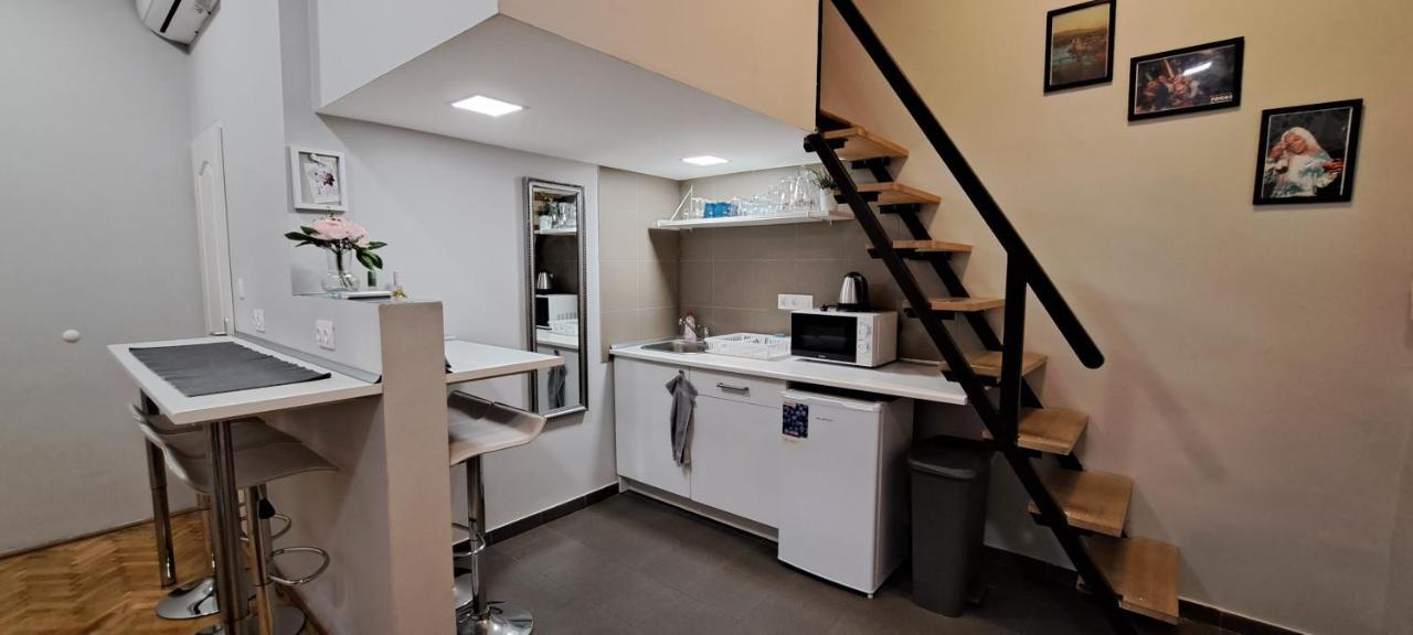 6-Pack Apartment In The Party District بودابست المظهر الخارجي الصورة